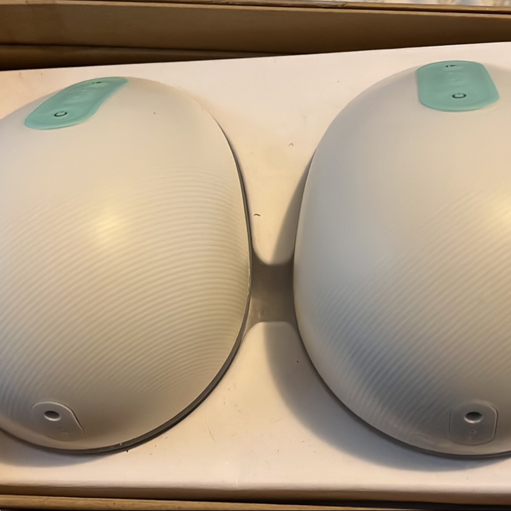 Willow Cream Wearable Breast Pump Shells with Mint Panels